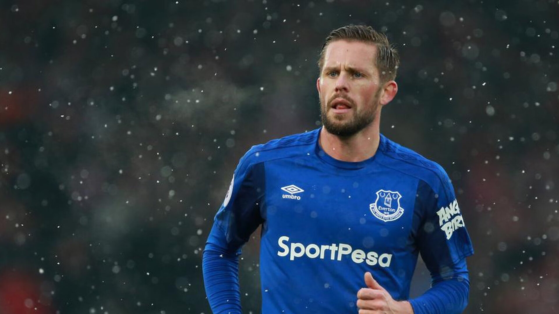 “国足新一轮集训开启，年轻球员引发关注”，国足公布新一期集训名单 视频