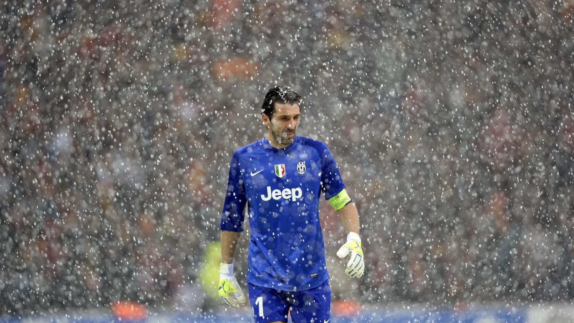 西甲泳坛秀，足球+多元化运动融合发展，西甲一号 游泳健身